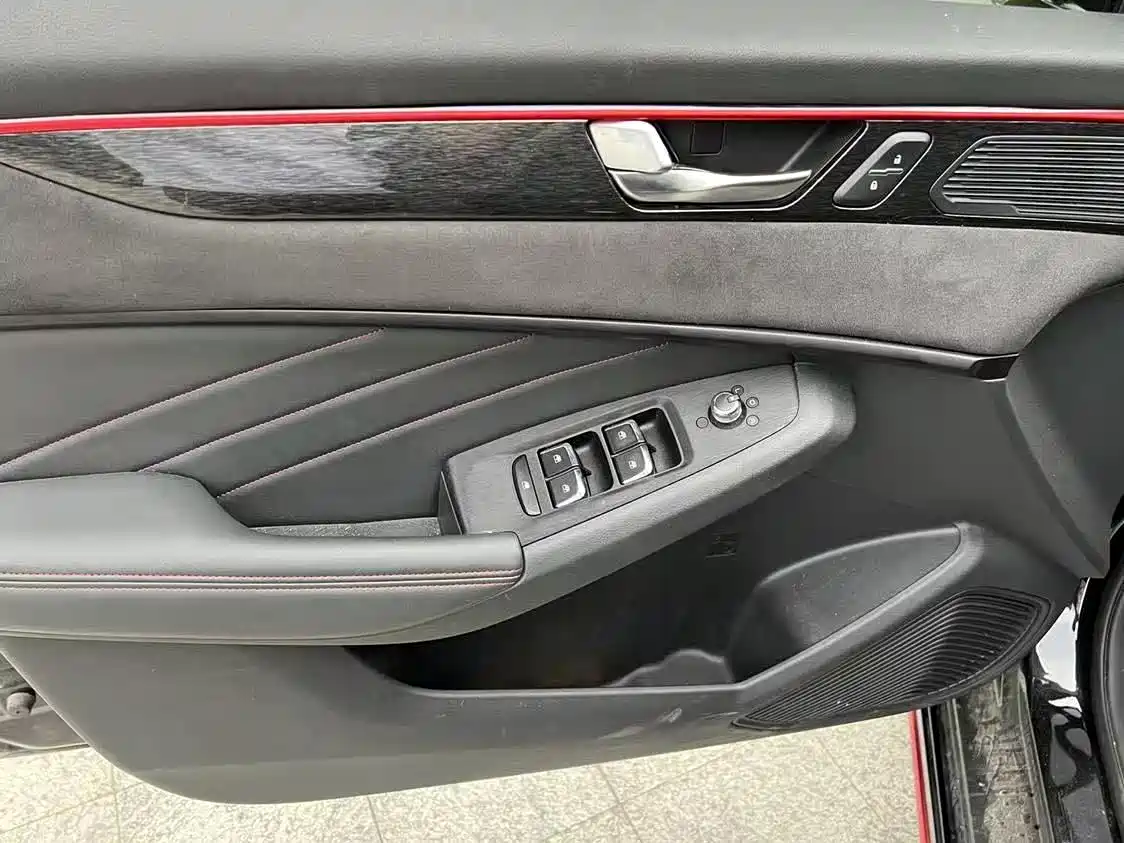 DONGFENG YI HYUN MAX