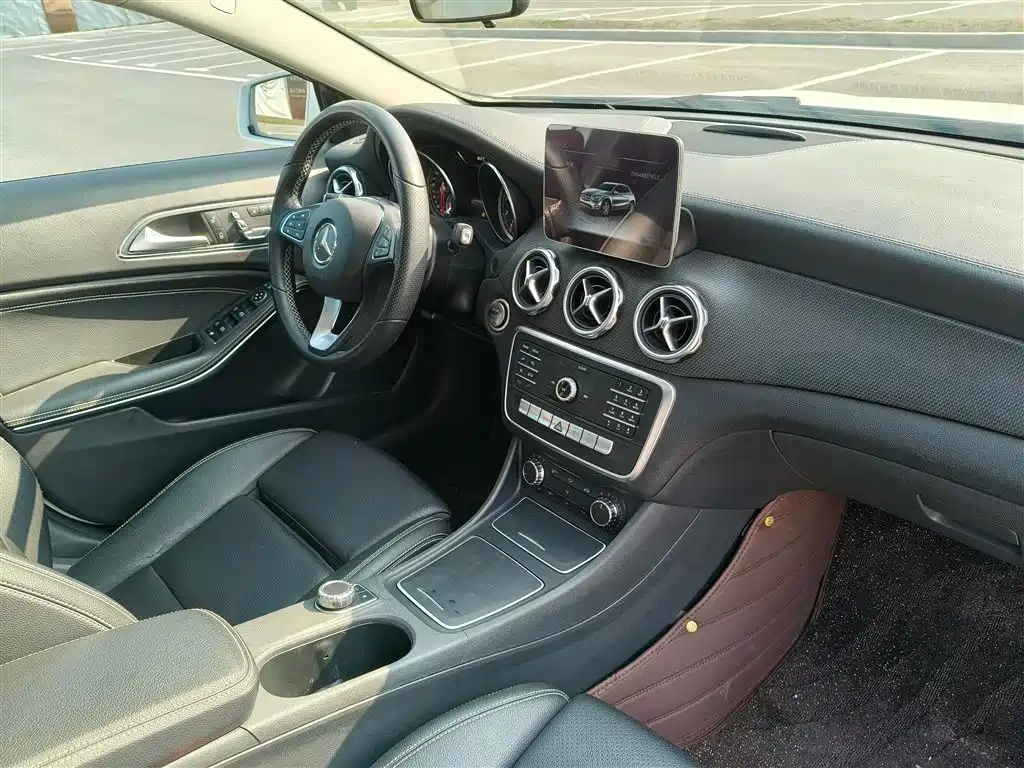 Mercedes-Benz GLA 2018 GLA 200 Fashion фото 29