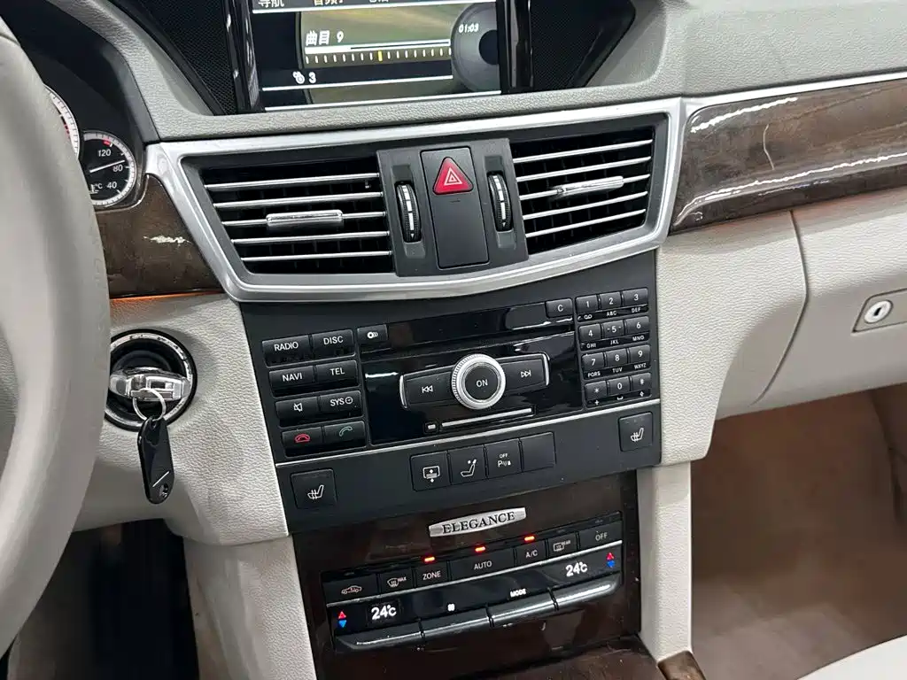 Фото 14 - Mercedes-Benz E-Class