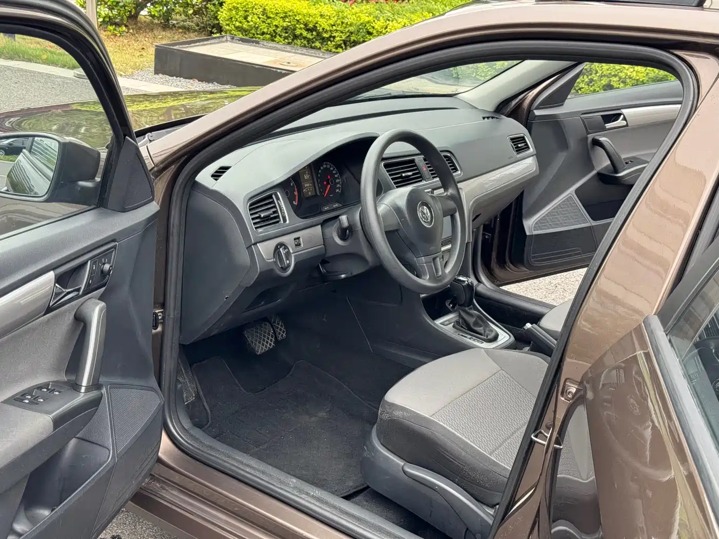 Volkswagen Lavida Tour 2013 1.6L Automatic Trend Style фото 16