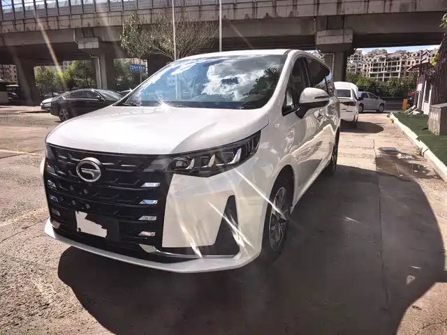 Trumpchi M6 270T DCT, Люкс, 7 мест