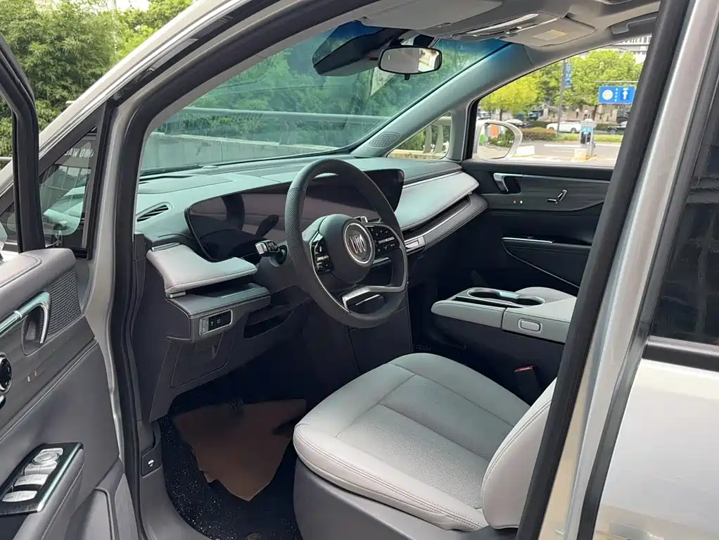 Фото 16 - Buick GL8