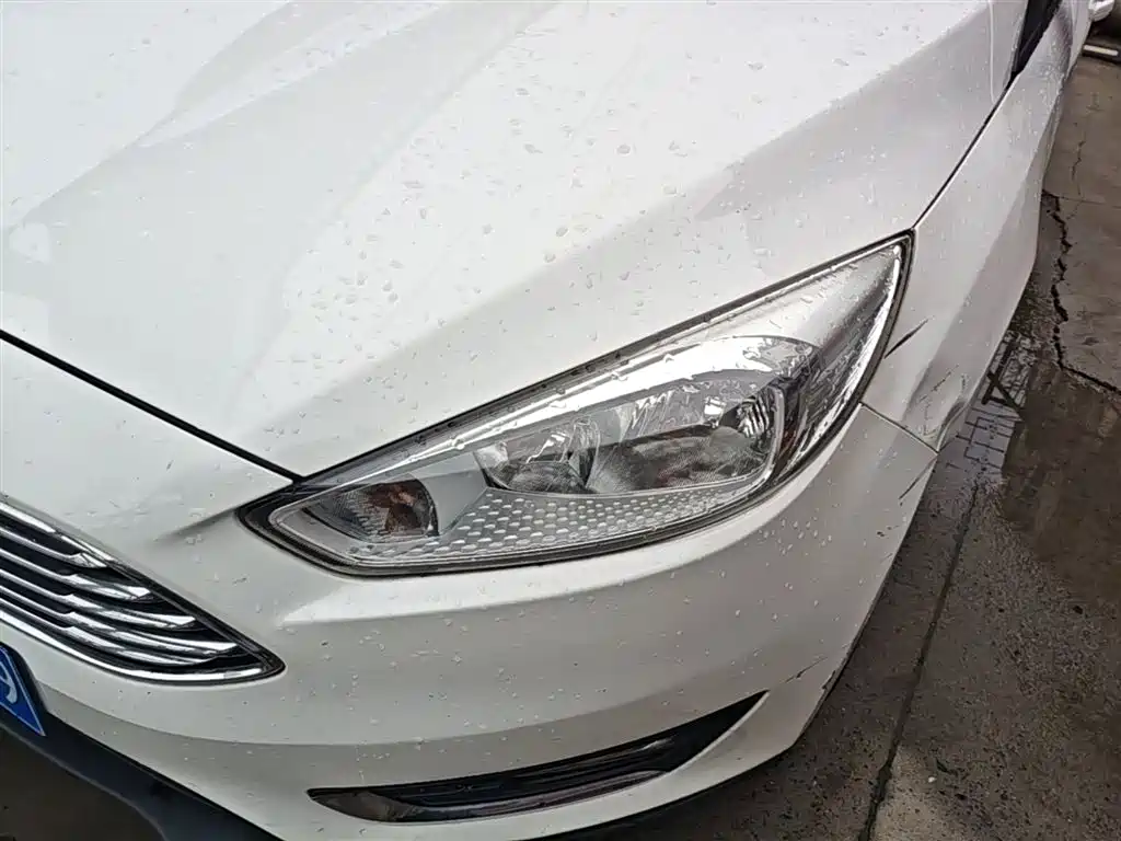 Фото 24 - Ford Focus
