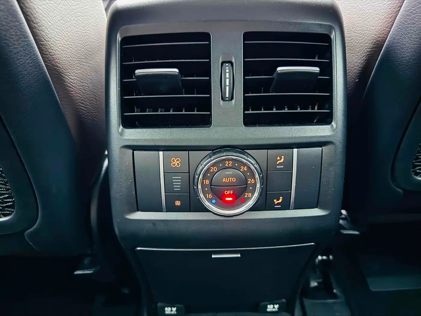 Mercedes-Benz M-Class AMG 2012 AMG ML 63 фото 19