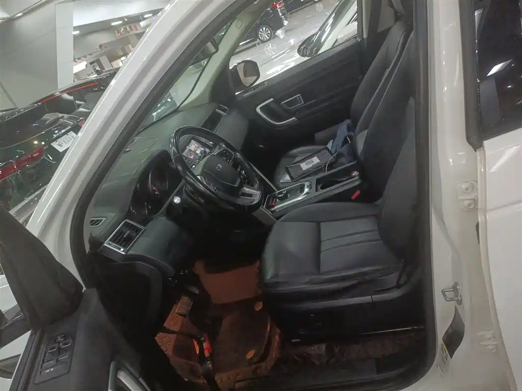 Land Rover Discovery Sport 2018 240PS SE Edition фото 7