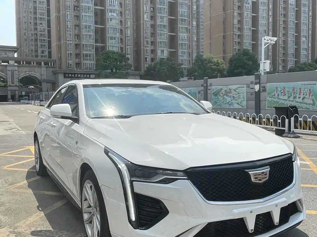 Фото 1 - Cadillac CT4