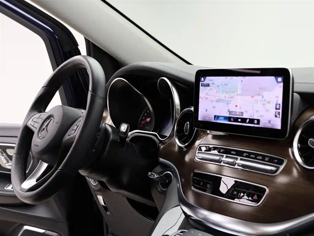 Mercedes-Benz V-Class 2021 V 260 L Long Wheelbase Premium Edition фото 15