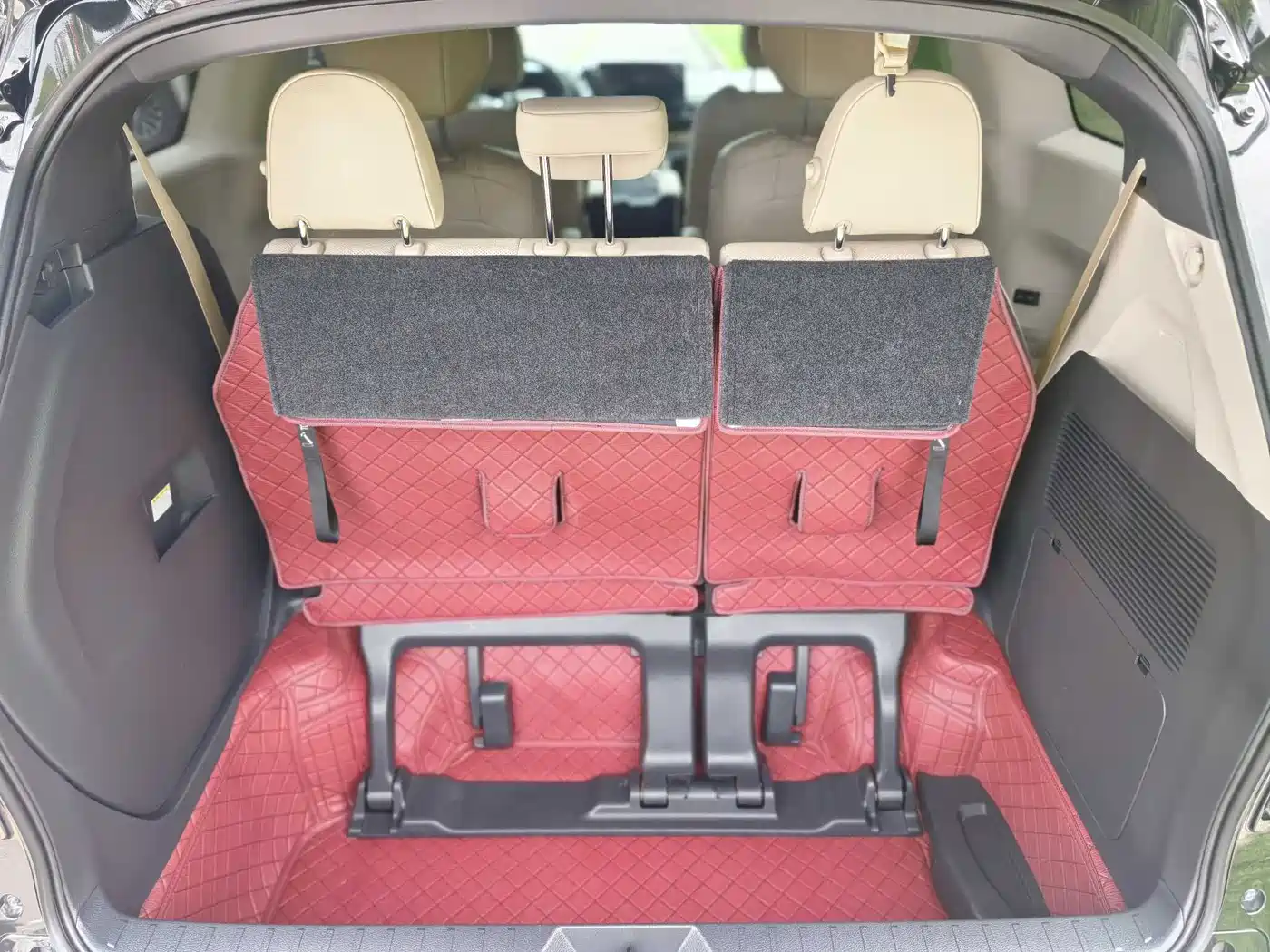 Toyota Sienna 2023 2.5L Hybrid Premium Edition фото 11