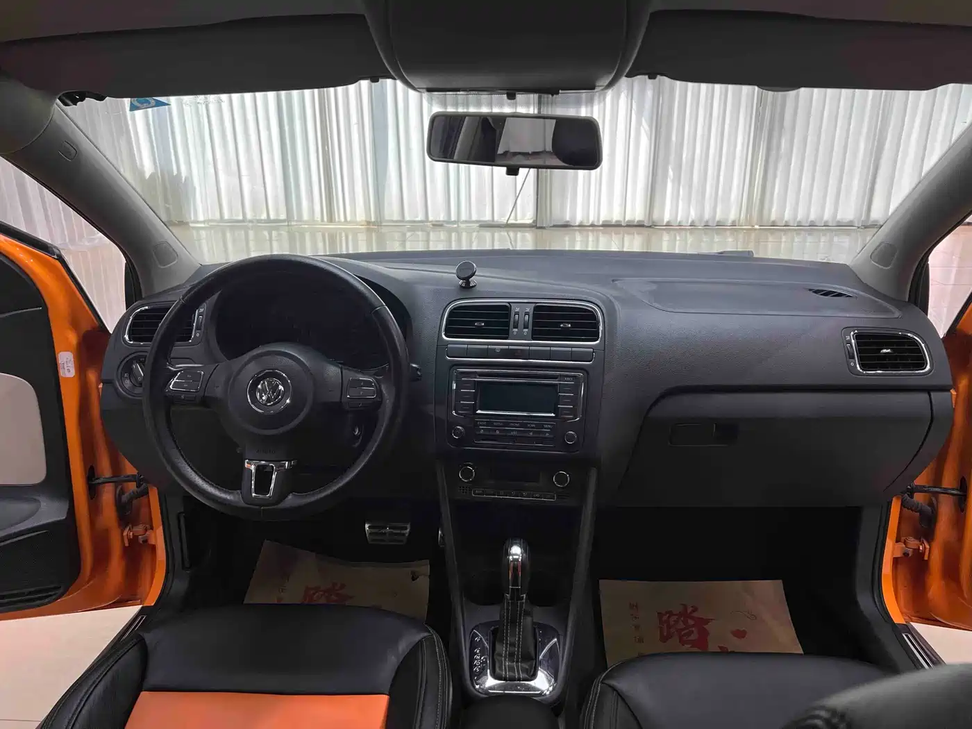 Volkswagen Polo 2012 1.6L Cross Polo AT фото 13