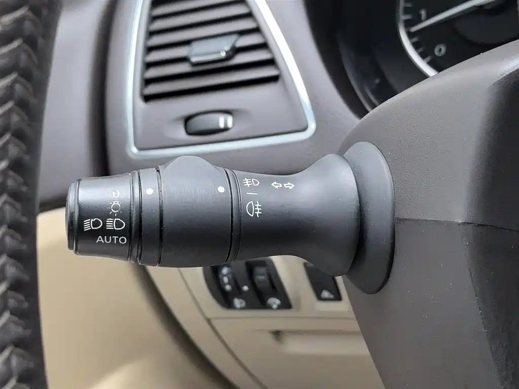 Renault Latitude 2011 2.5L Automatic Flagship Navigation Edition фото 6