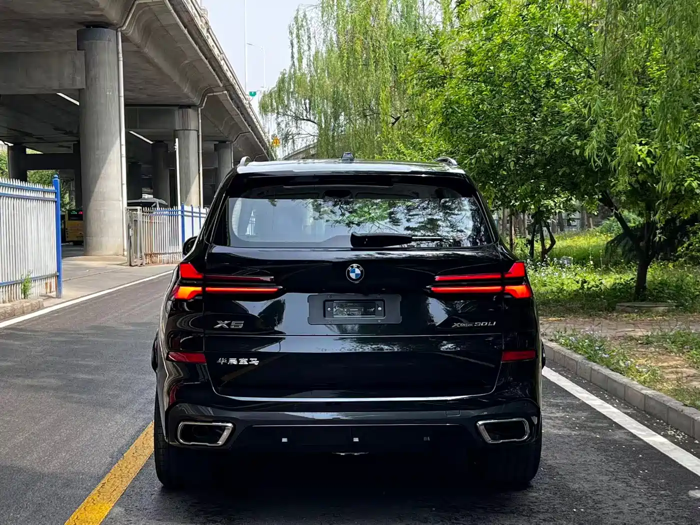 BMW X5 2026 xDrive 30Li Luxury M Sport Night Edition Package фото 9
