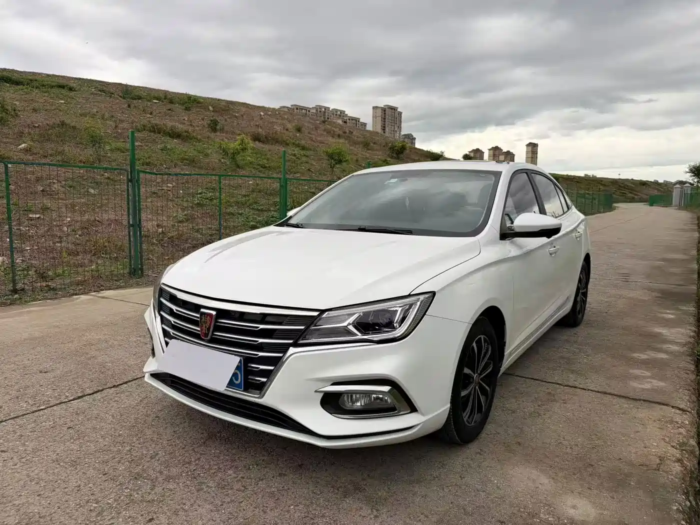Roewe i5 2020 1.5L Automatic 4G Connected Premium Flagship Edition