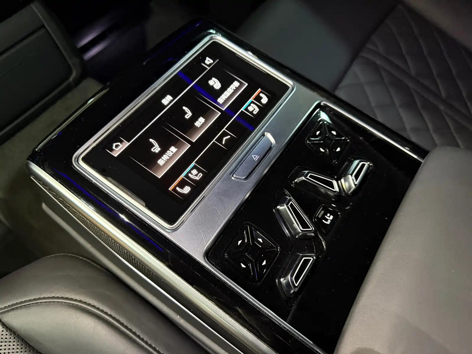 Фото 20 - Audi S8