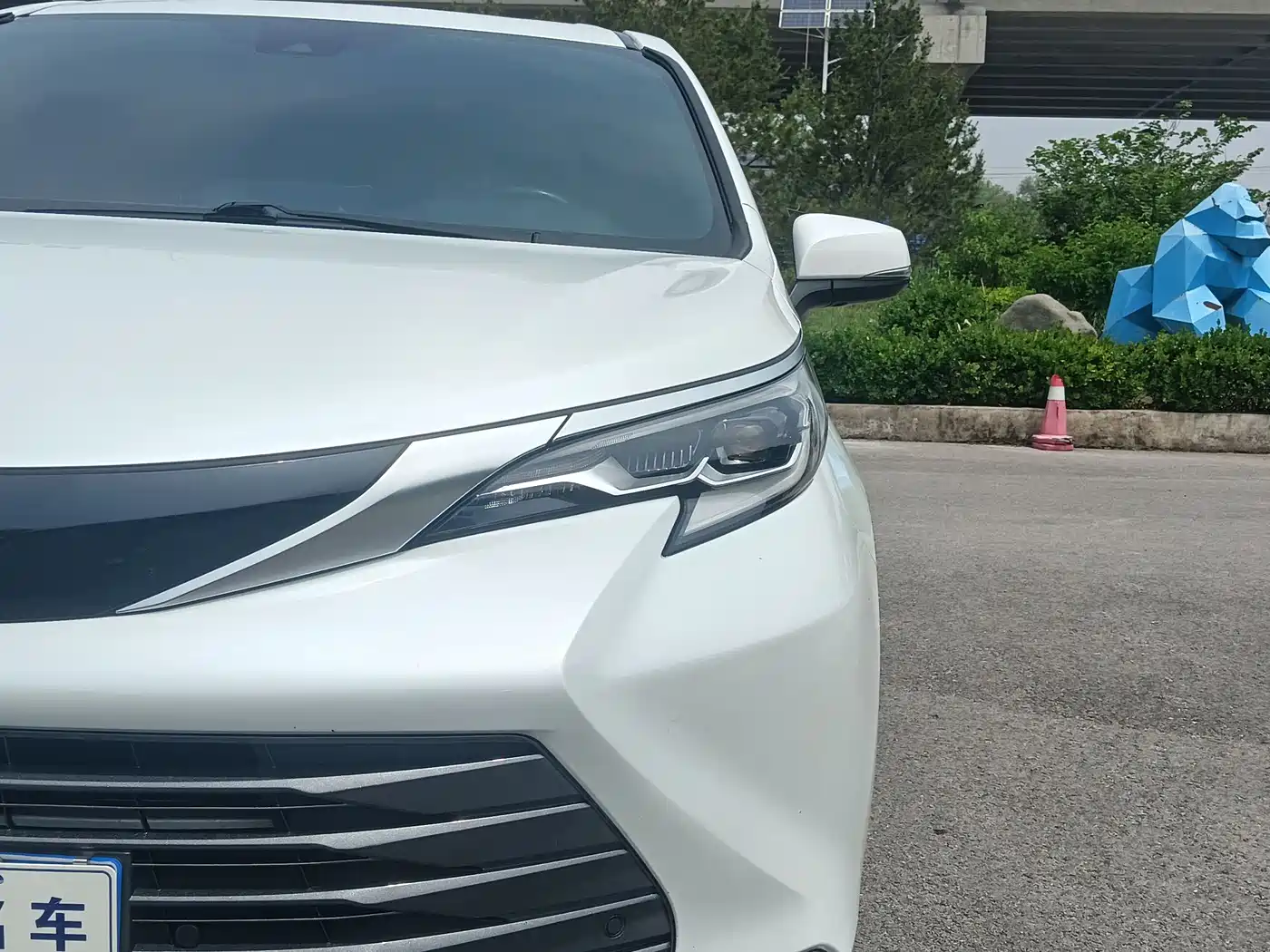 Toyota Sienna 2021 2.5L Hybrid Premium Edition фото 3