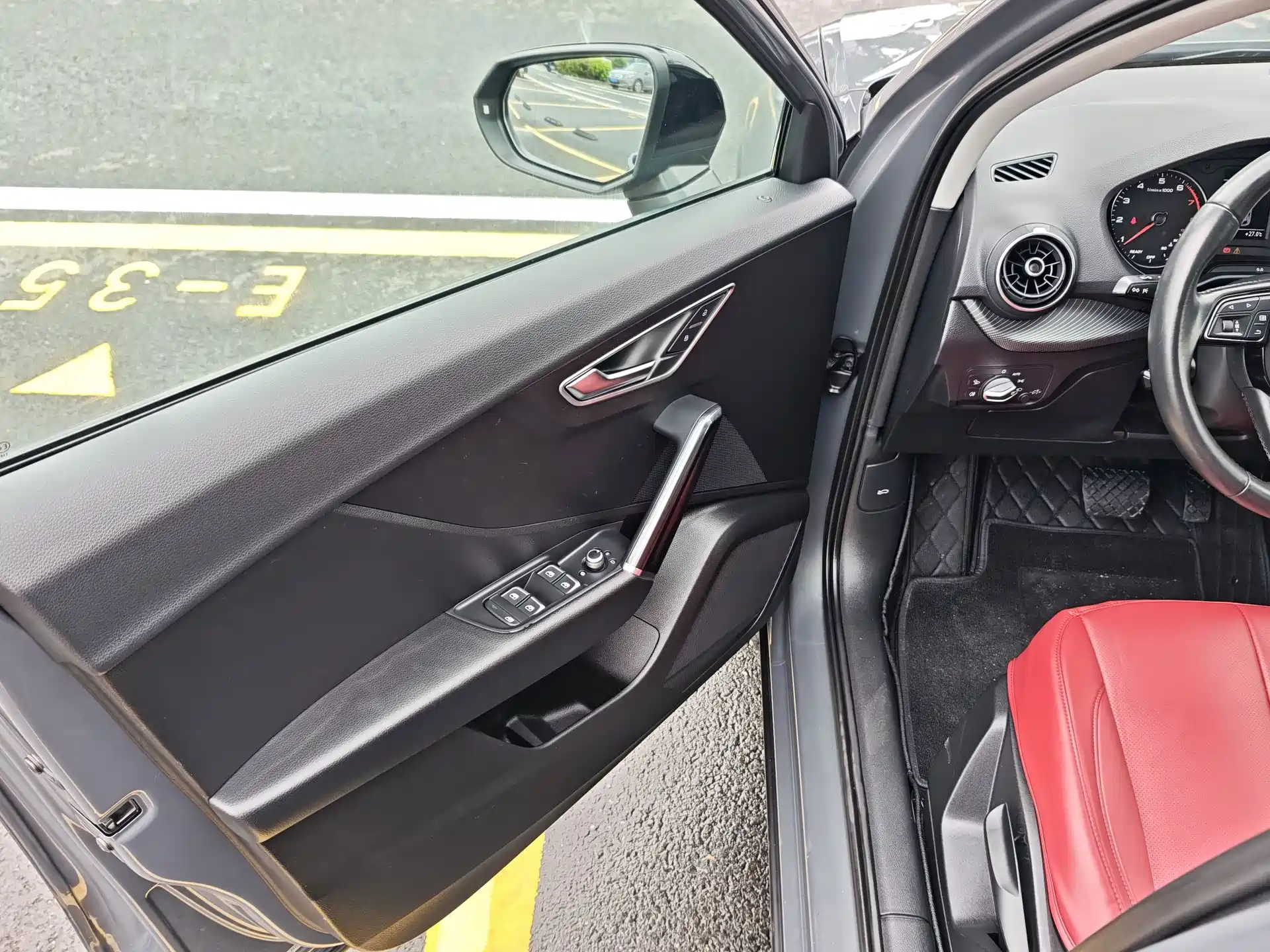 Photo 12 - Audi Q2L