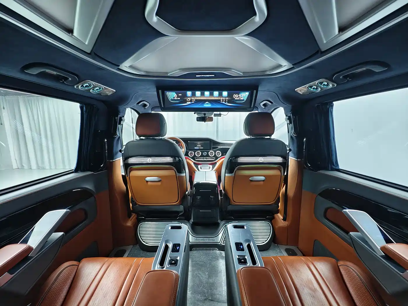 Mercedes-Benz Vito 2023 2.0T Business 7-Seater фото 10