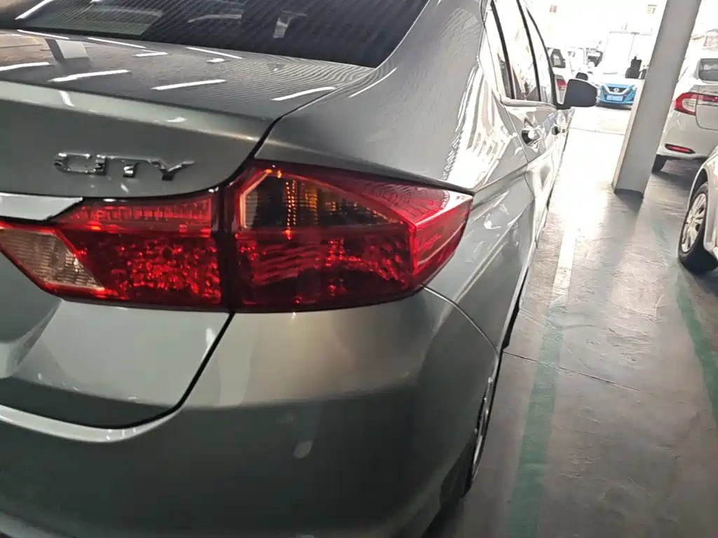 Фото 8 - Honda City