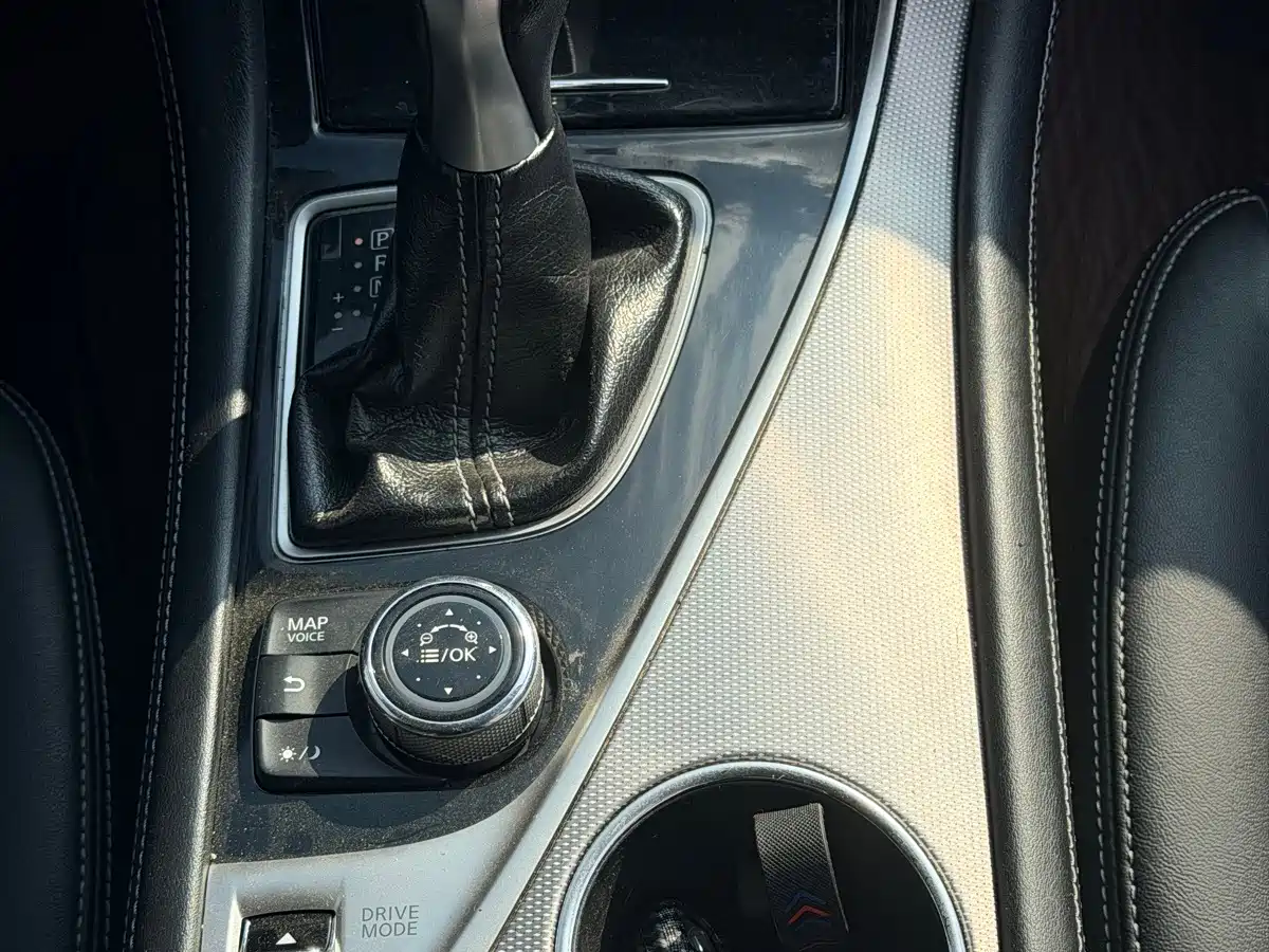 Фото 15 - Infiniti Q50L