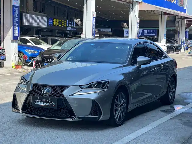 LEXUS IS