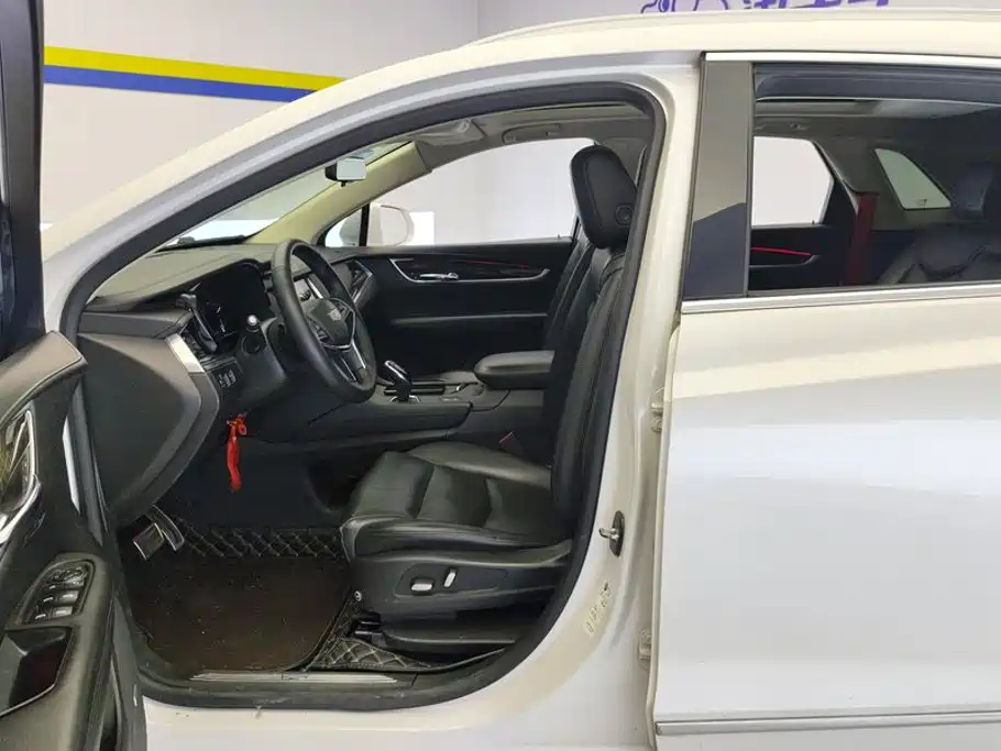 Фото 9 - Cadillac XT5