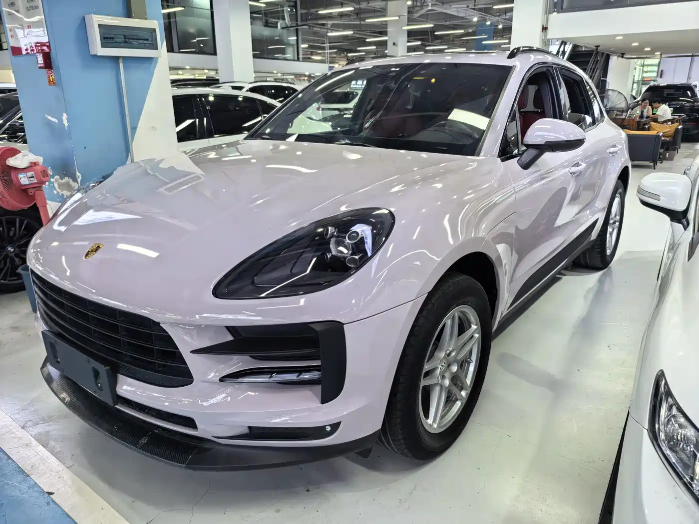 Photo 1 - Porsche Macan