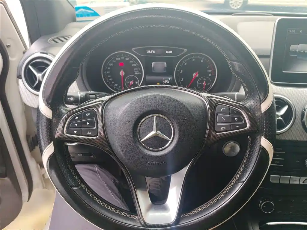 Mercedes-Benz B-Class 2015 B 200 Dynamic фото 3