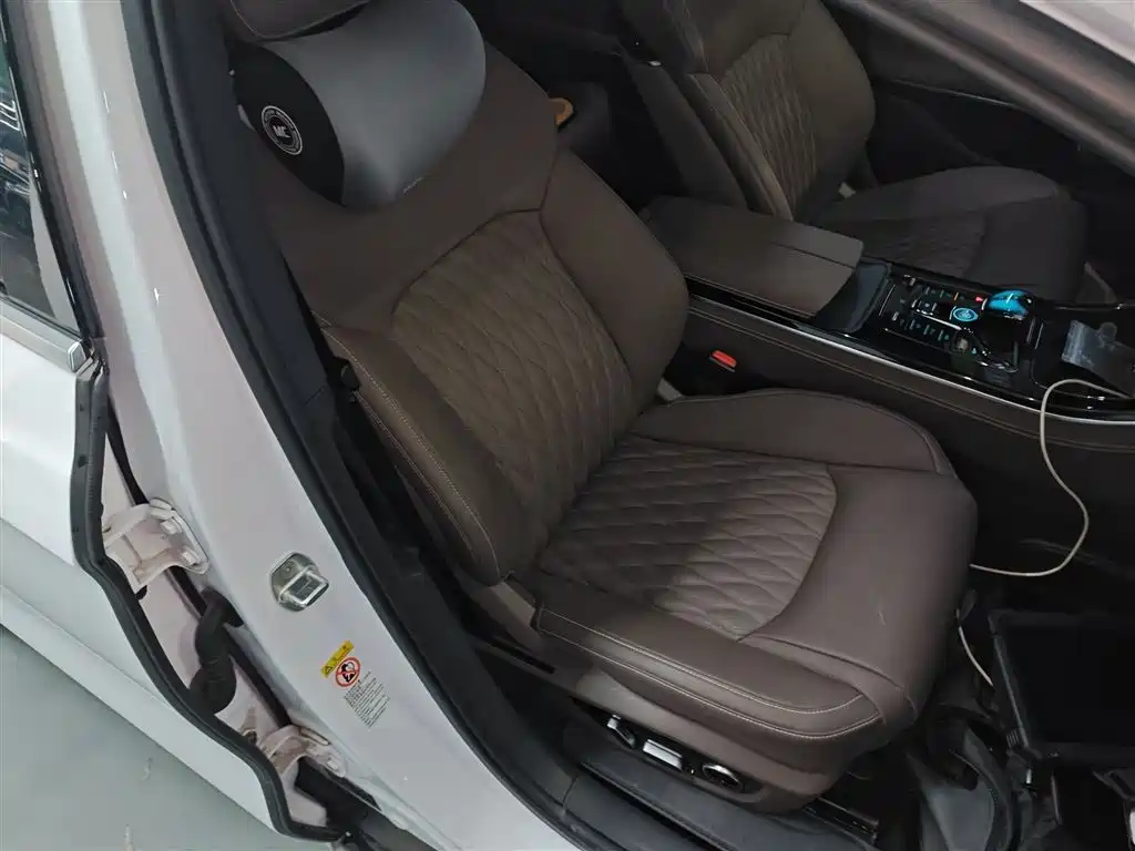 BYD Han 2022 DM-i 121KM Prestige фото 17