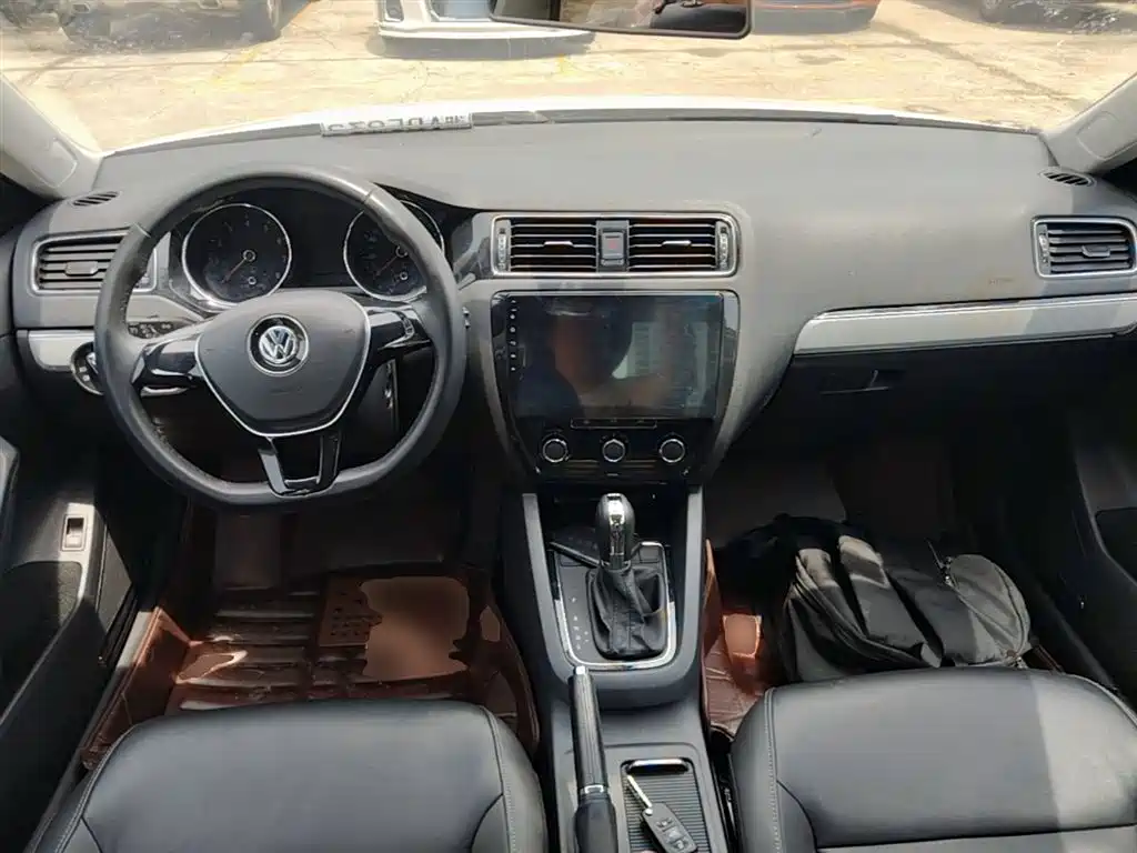 Volkswagen Sagitar 2016 230TSI 25th Anniversary Edition фото 10