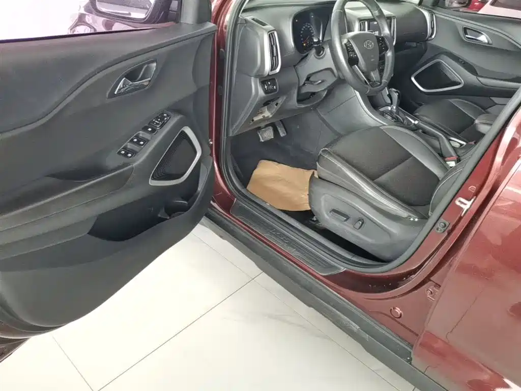 Hyundai Beijing Hyundai ix35 2018 2.0L Automatic 2WD Zhiyong·Enjoyment Edition фото 16