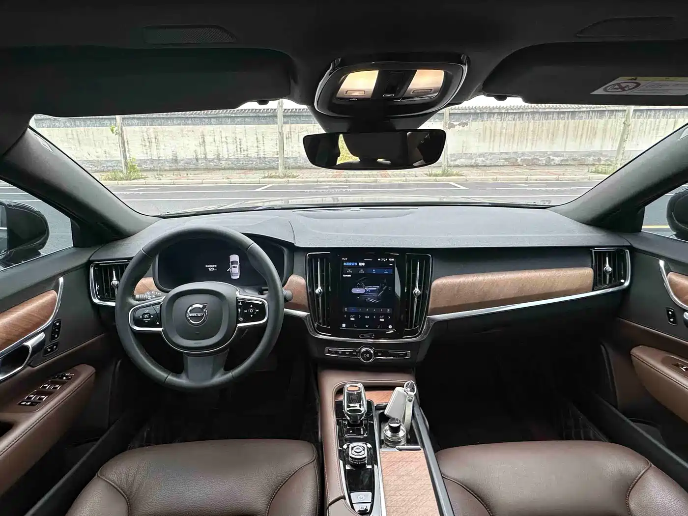 Volvo S90 2024 B5 Momentum Luxury Edition фото 4