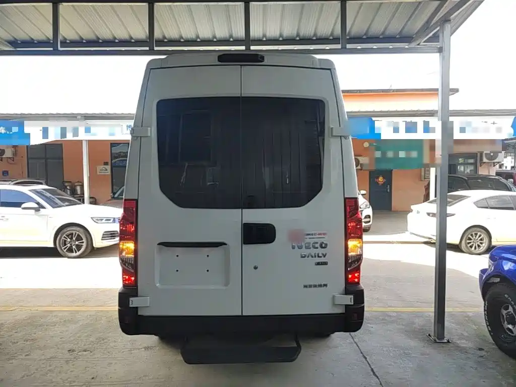 Iveco Daily 2022 2021 2.0T Manual Chaorui Long Wheelbase Short Overhang High Roof Manual Door F1A