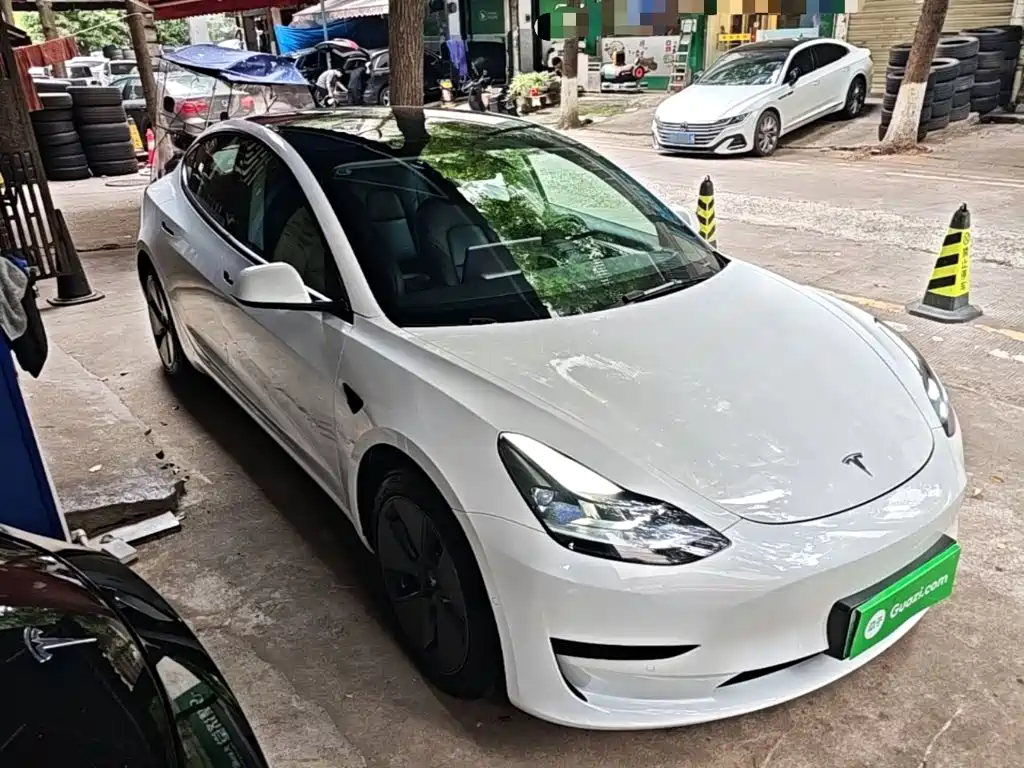 Фото 4 - Tesla Model 3
