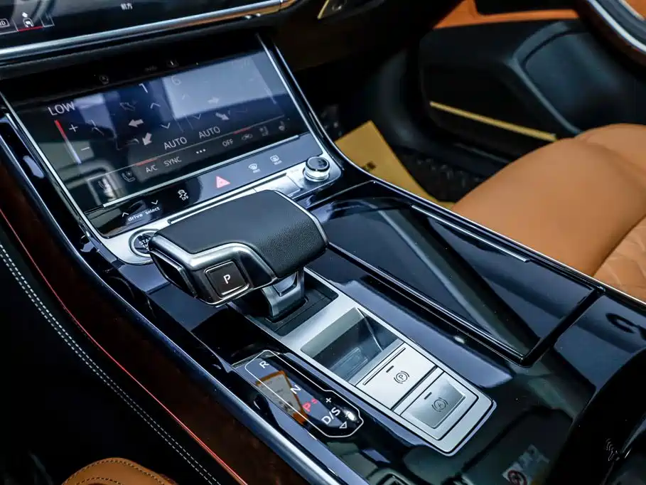 Фото 32 - Audi A8