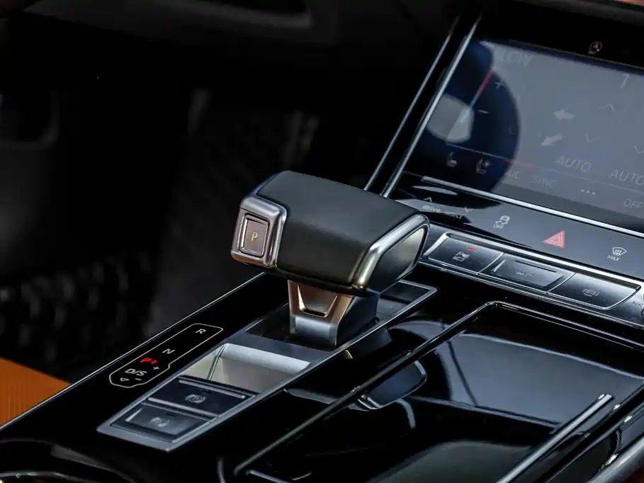 Фото 14 - Audi A8