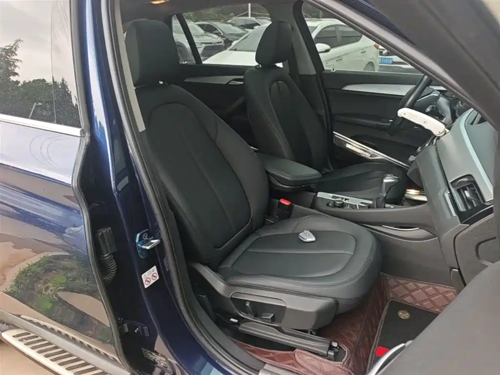 BMW X1 2018 sDrive20Li Leading Model фото 25