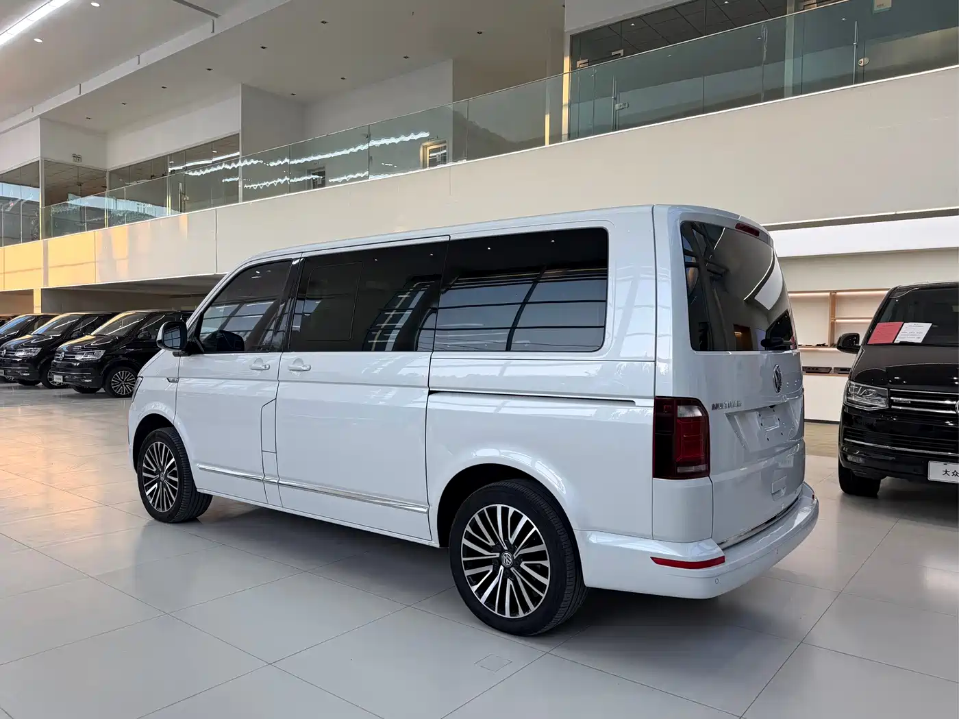 Volkswagen Multivan 2019 2019 2.0TSI 4WD Premium 7-seater