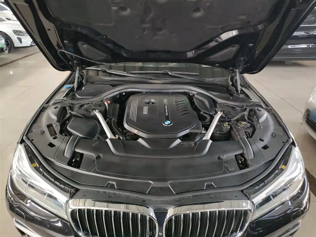 BMW 7 Series 2018 740Li xDrive Premium Type M Sport Package фото 10