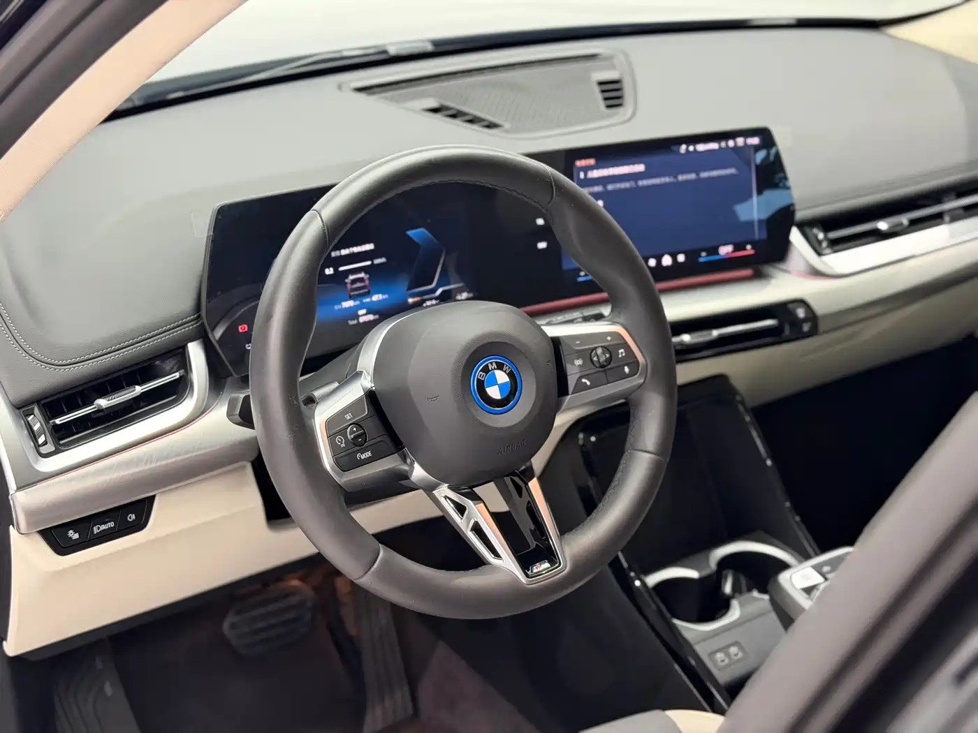 Фото 16 - BMW iX1