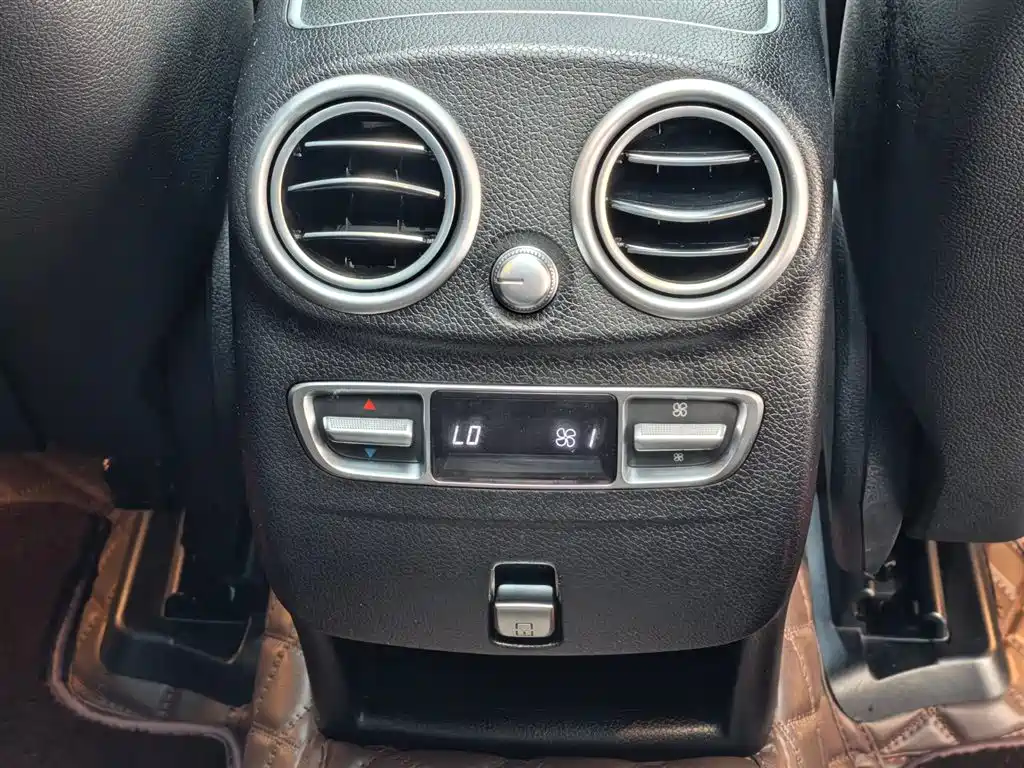 Mercedes-Benz GLC 2022 Facelift GLC 260 L 4MATIC Luxury Model фото 14