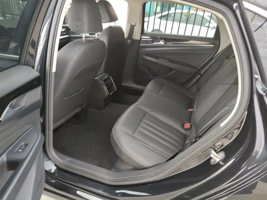 Volkswagen Passat 2022 280TSI Business Edition фото 14
