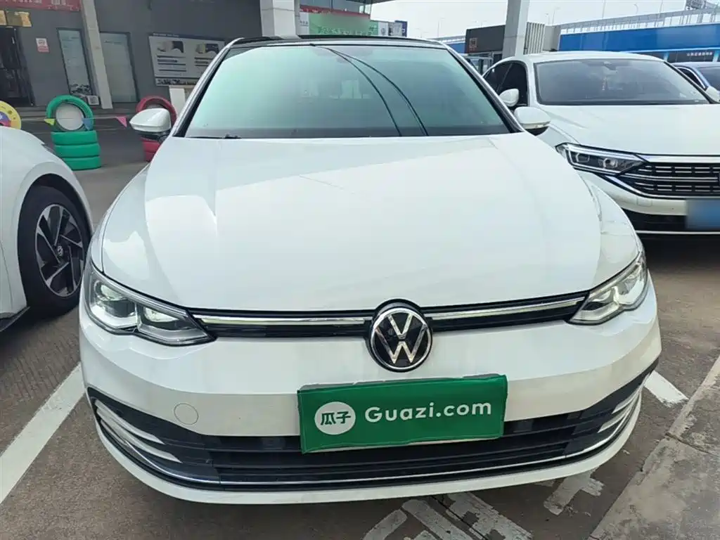 VOLKSWAGEN GOLF