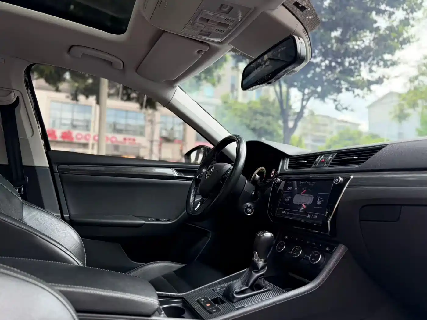 Škoda Superb 2018 TSI330 DSG Luxury Edition China V фото 6