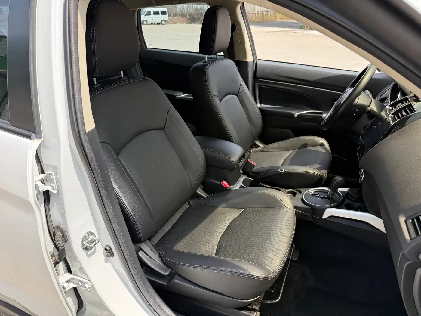 Mitsubishi ASX 2016 2.0L CVT 2WD Navigation Edition фото 15