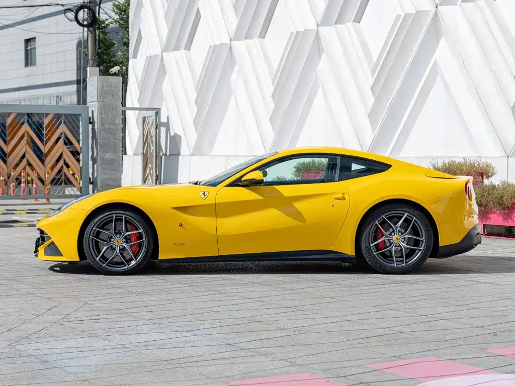 Ferrari F12berlinetta 2015 2013 6.3L Standard
