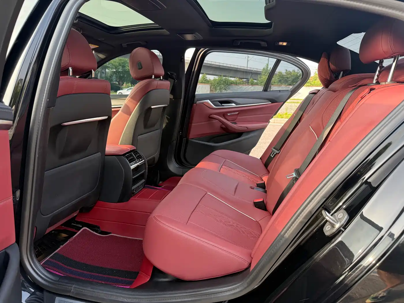 BMW 5 Series 2023 530Li Leading M Sport Package фото 10