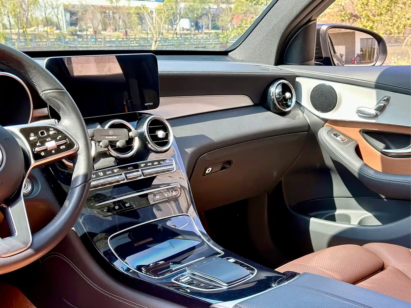 Mercedes-Benz GLC Coupe 2020 GLC 260 4MATIC Coupe SUV фото 18
