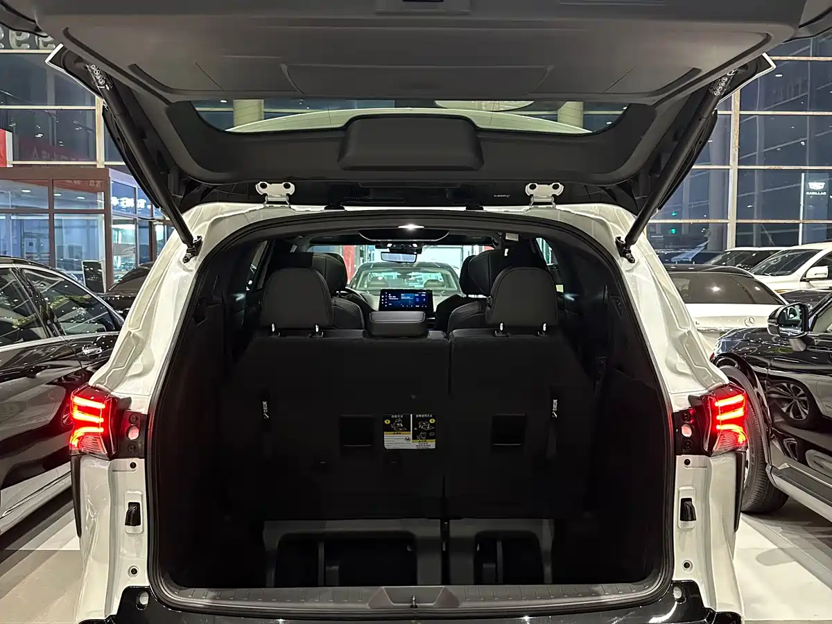 Toyota Granvia 2023 2022 Model Year 2.5L Hybrid Flagship Edition