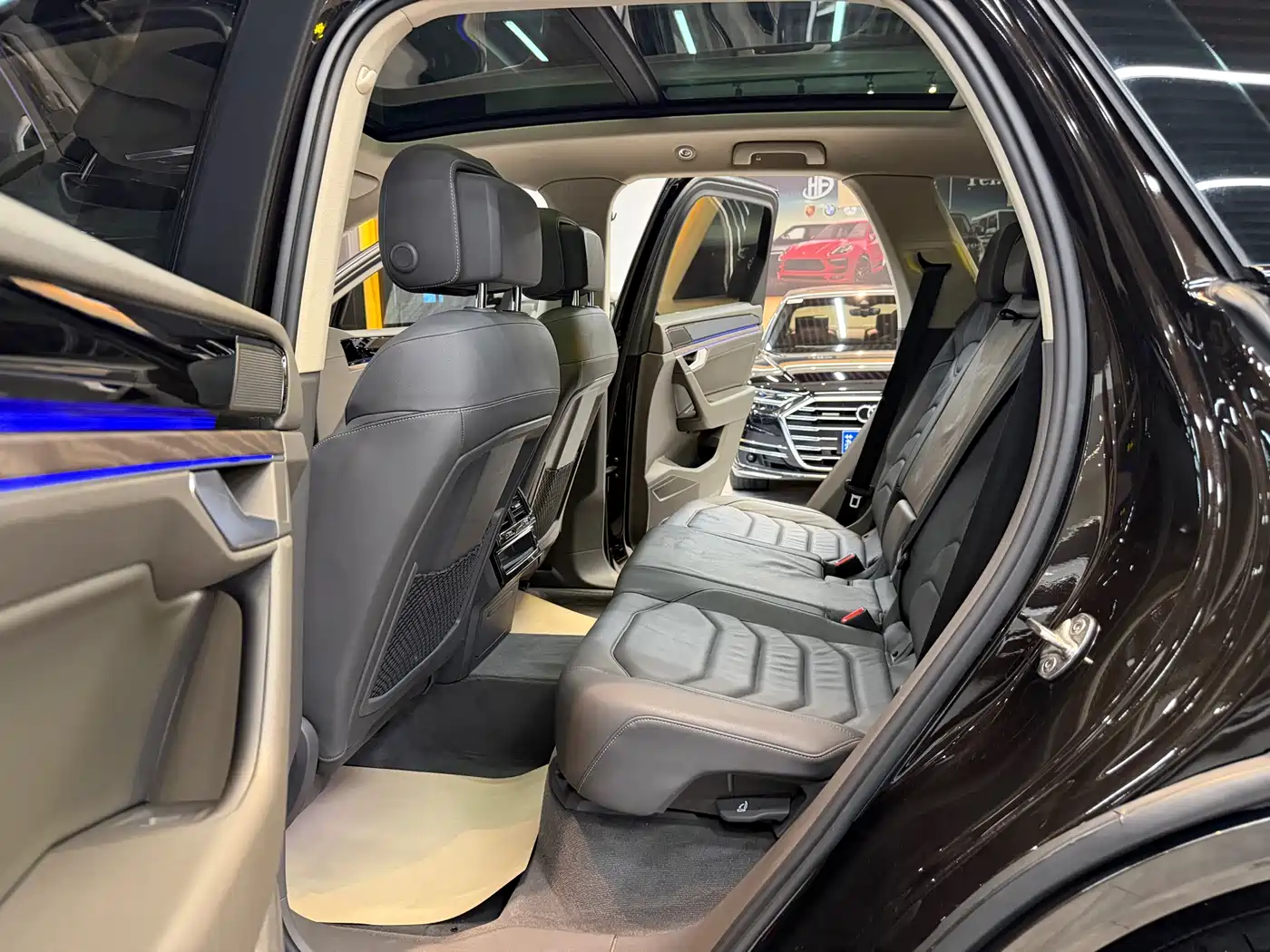 VOLKSWAGEN TOUAREG