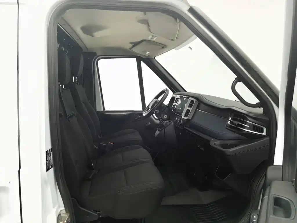 Jiangling JMC Fushun 2025 2023 Model 2.0T Manual Short Wheelbase Medium Roof Commercial Van 2/3 Seats