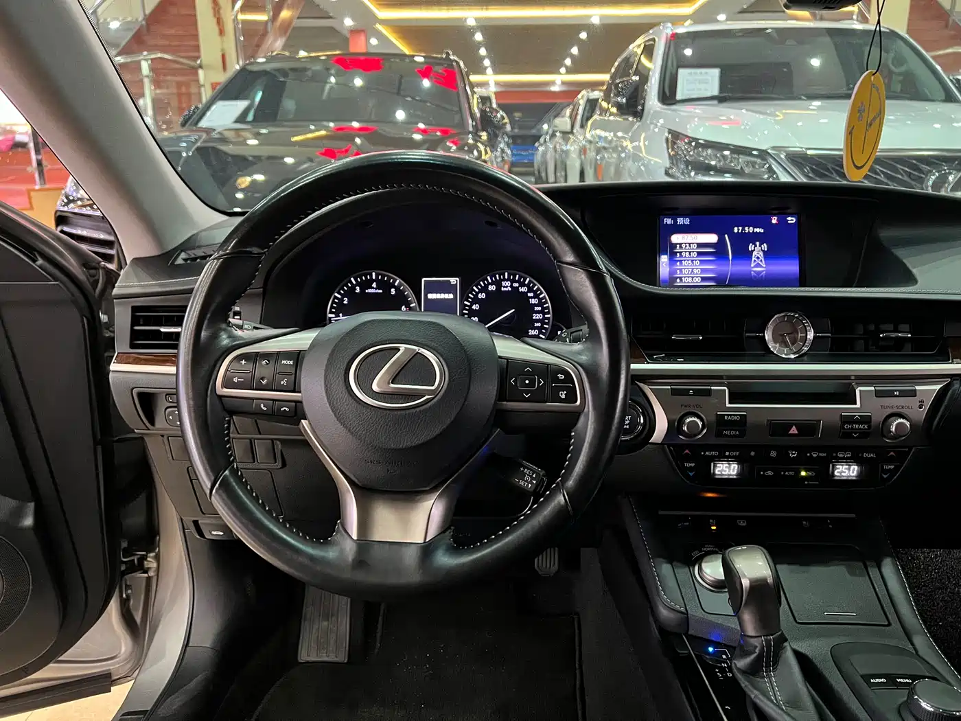 Lexus ES 2015 250 Elegance Edition фото 9
